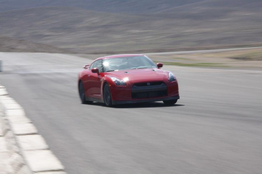  Nissan GT-R 2007 года  (фото 253 из 480)